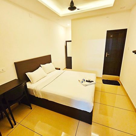 Apsara Residency Hotel Perintalmanna Bagian luar foto