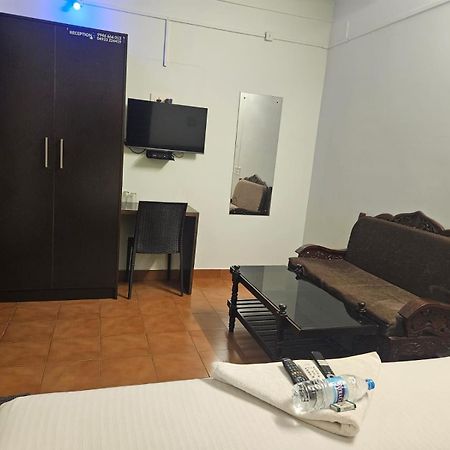 Apsara Residency Hotel Perintalmanna Bagian luar foto