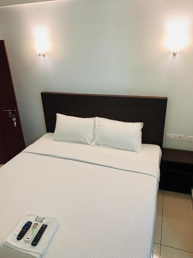 Apsara Residency Hotel Perintalmanna Bagian luar foto