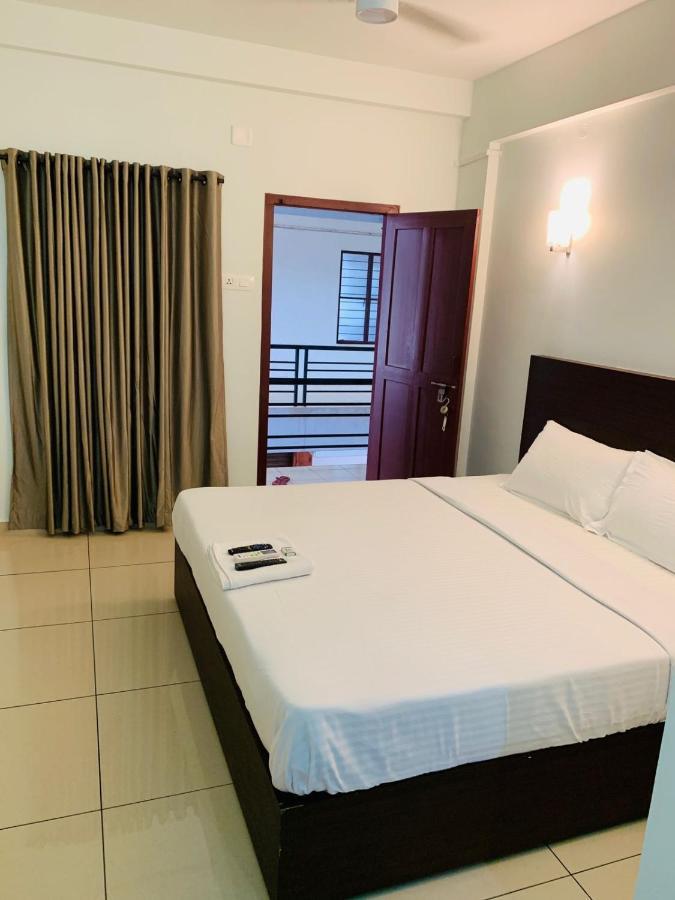 Apsara Residency Hotel Perintalmanna Bagian luar foto