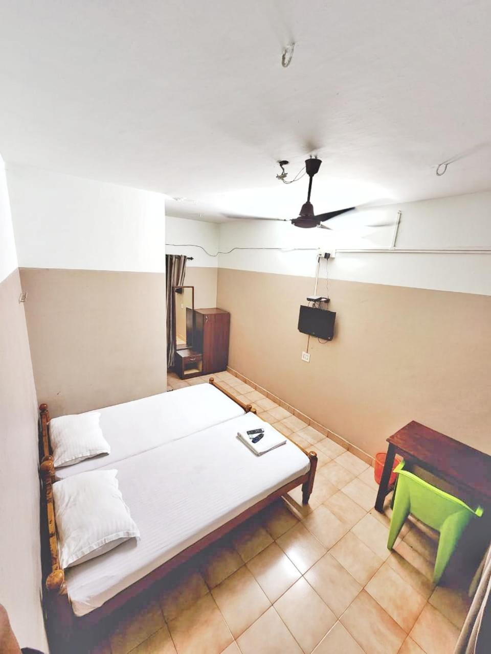 Apsara Residency Hotel Perintalmanna Bagian luar foto