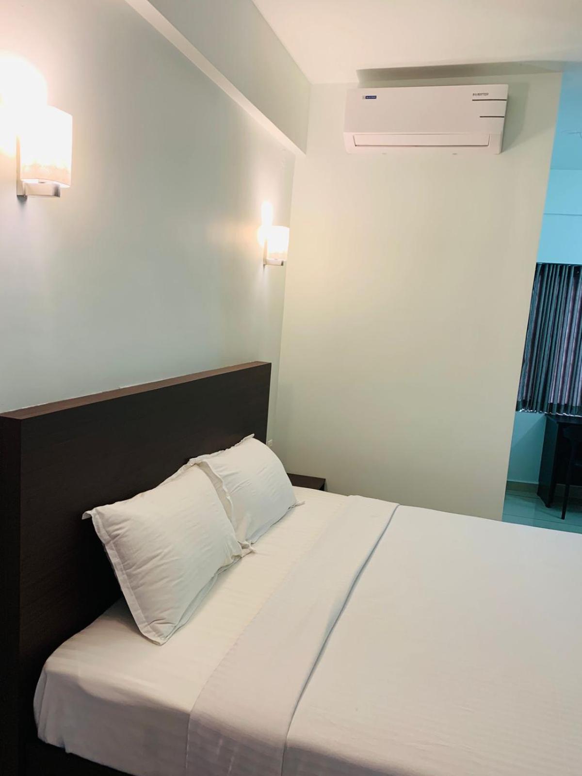 Apsara Residency Hotel Perintalmanna Bagian luar foto