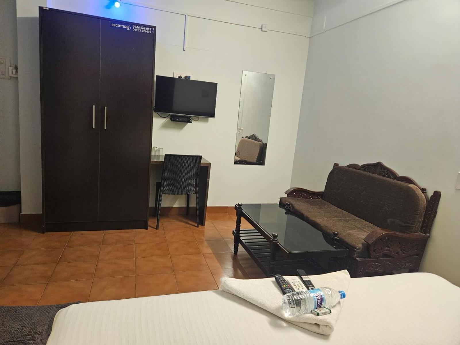 Apsara Residency Hotel Perintalmanna Bagian luar foto