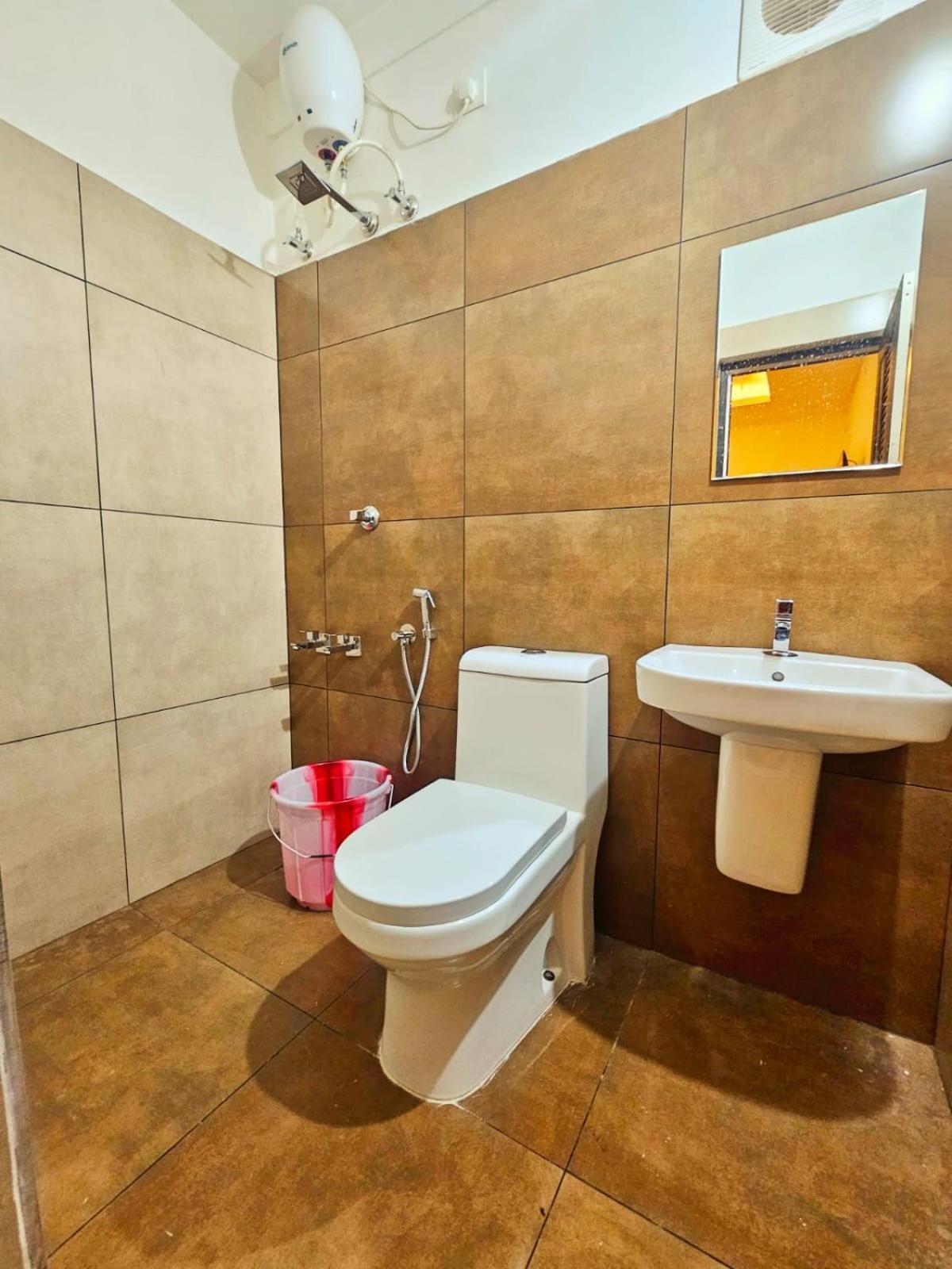 Apsara Residency Hotel Perintalmanna Bagian luar foto