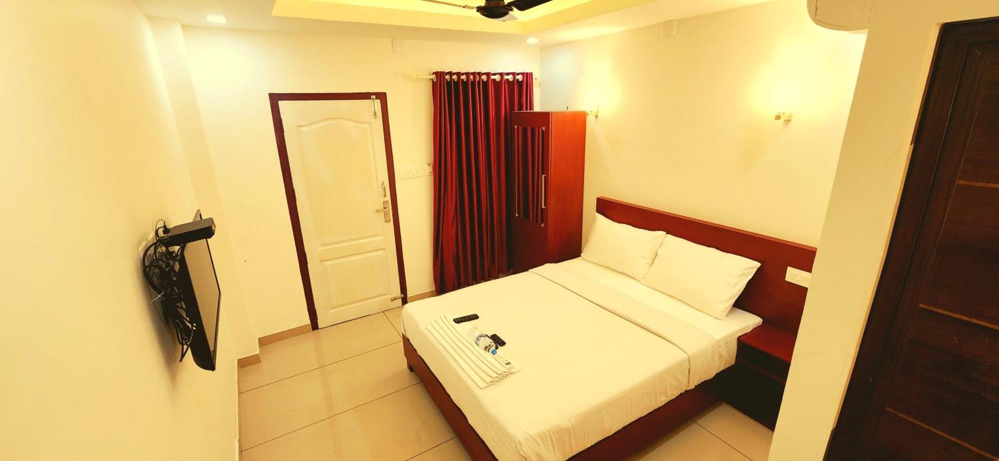 Apsara Residency Hotel Perintalmanna Bagian luar foto