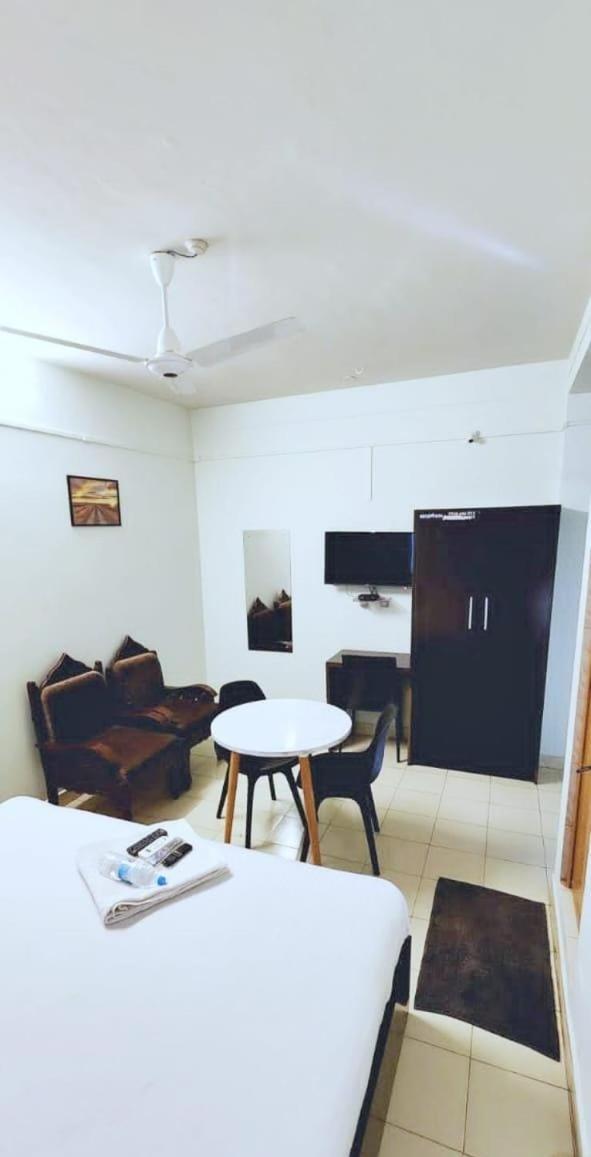Apsara Residency Hotel Perintalmanna Bagian luar foto