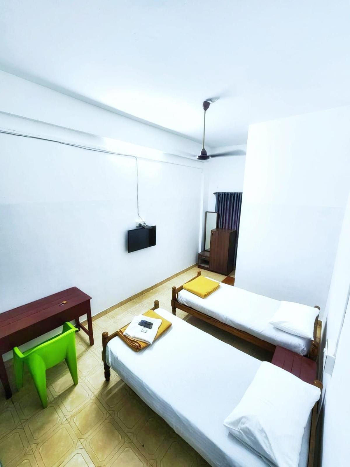 Apsara Residency Hotel Perintalmanna Bagian luar foto