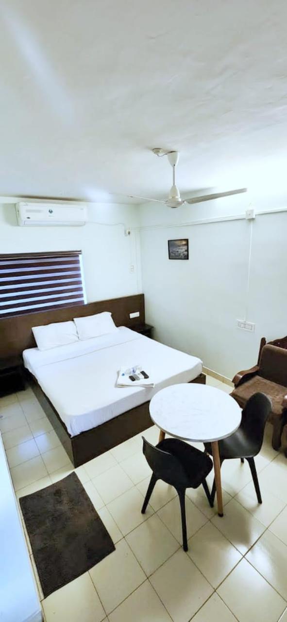 Apsara Residency Hotel Perintalmanna Bagian luar foto