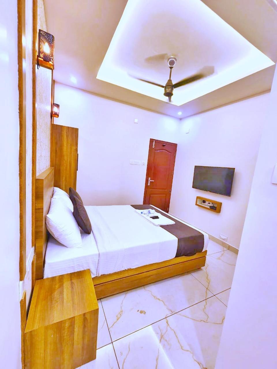 Apsara Residency Hotel Perintalmanna Bagian luar foto