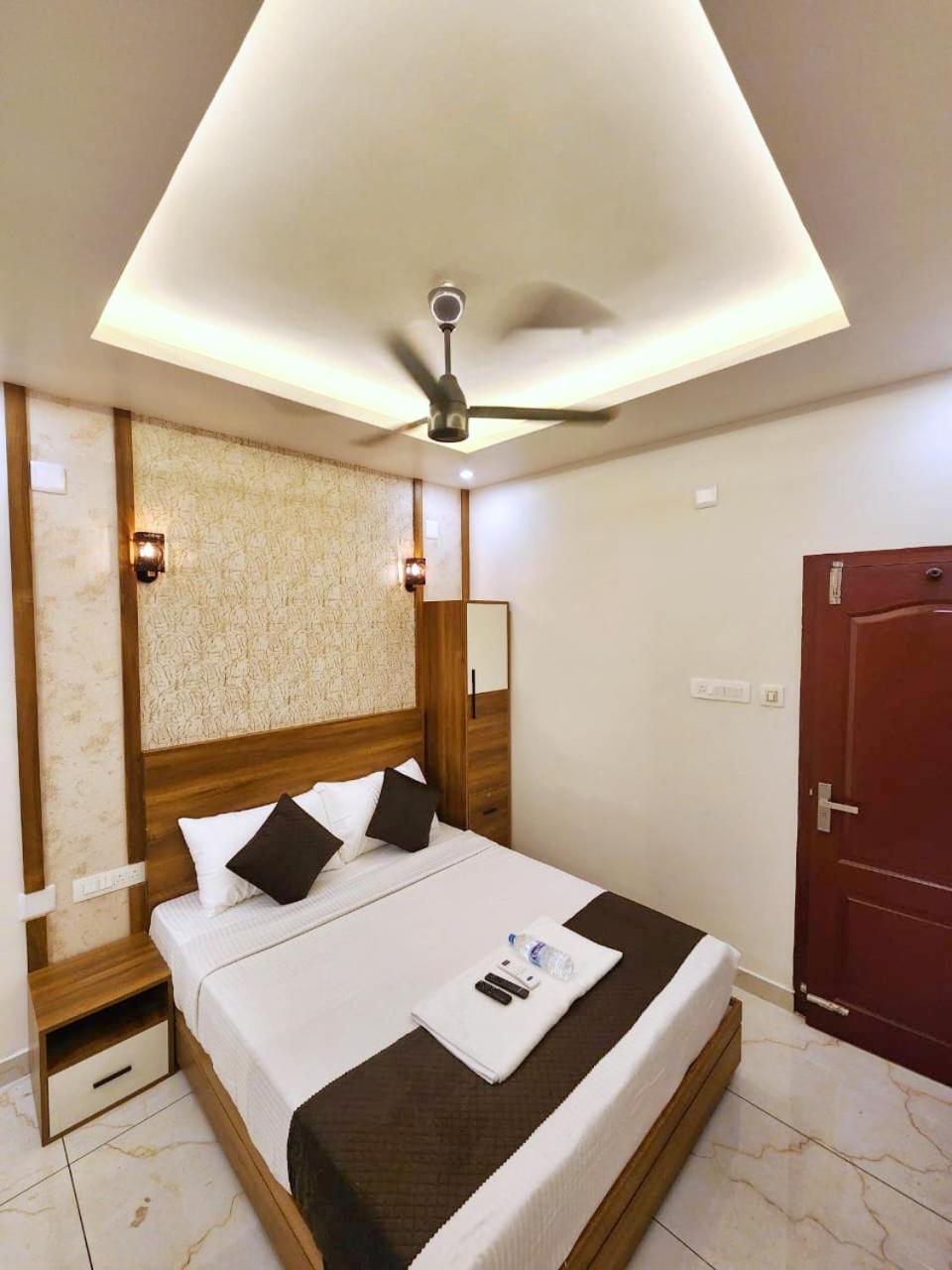 Apsara Residency Hotel Perintalmanna Bagian luar foto